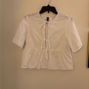 H&M cute front short sleeve blouse size XS